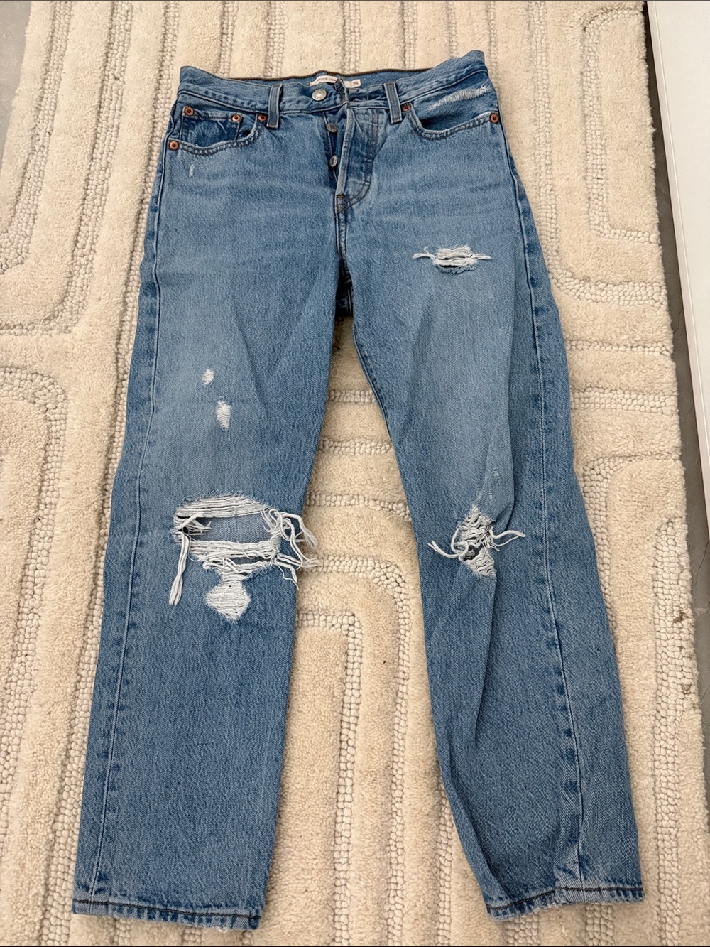Levi’s wedgie Straight Blue Distressed Women’s Jeans - Classic High-Rise